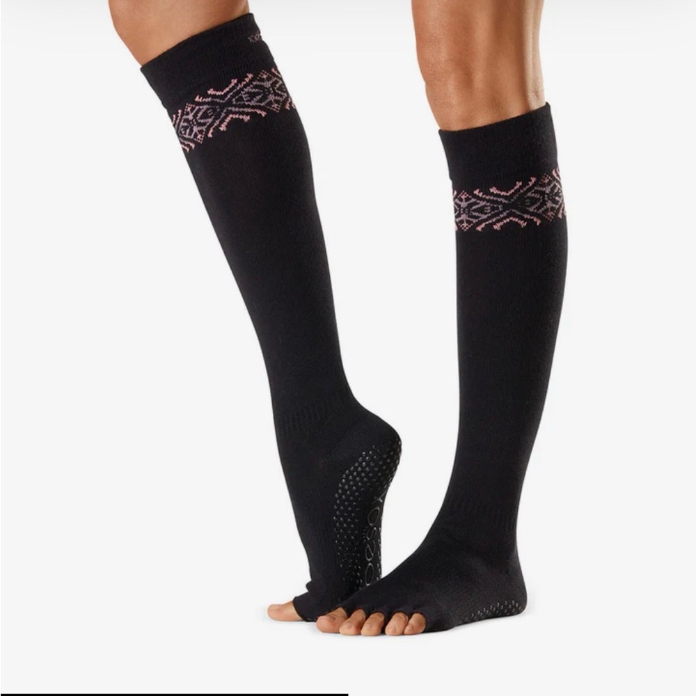Toesox Scrunch Knee High Half Toe Grip socks size Medium. NWT